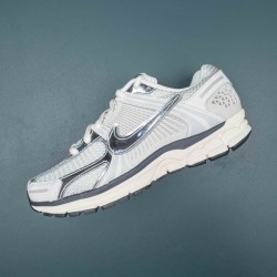 Nike Zoom Vomero 5 Gray Running Shoes For Men 